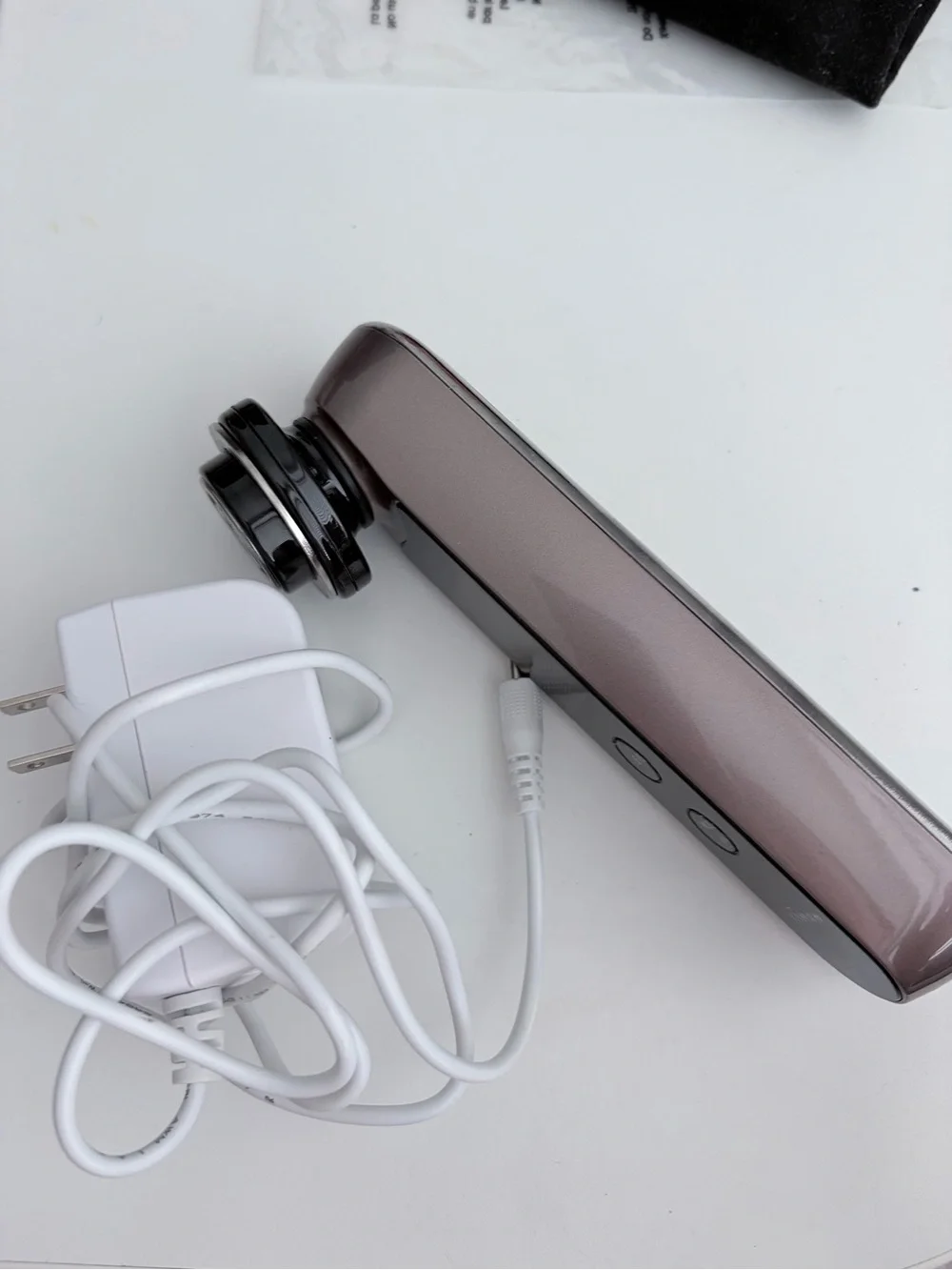 YA MAN handheld therapy glossy
