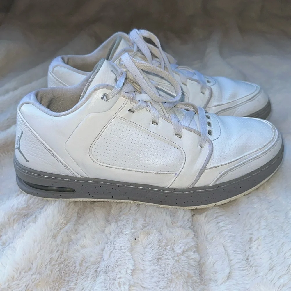 Jordan Classic Low Color White – Cement Size 7.5