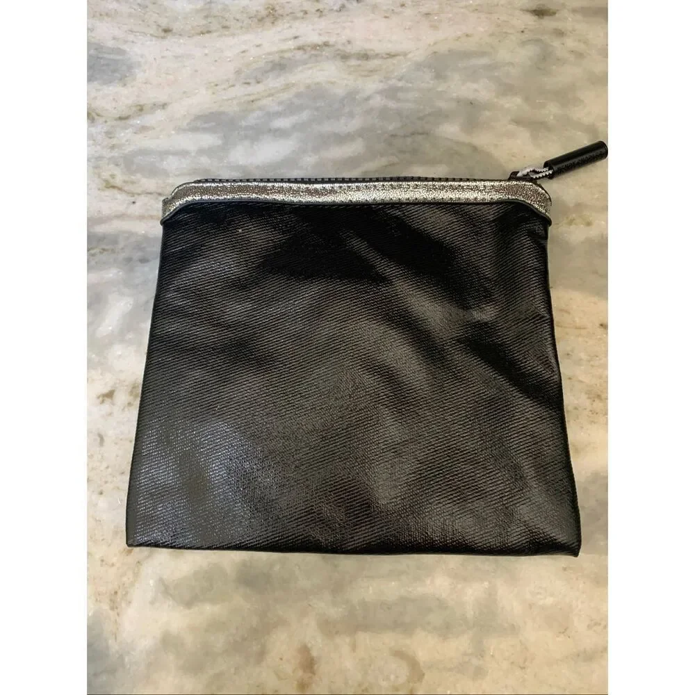 independent zipper black
