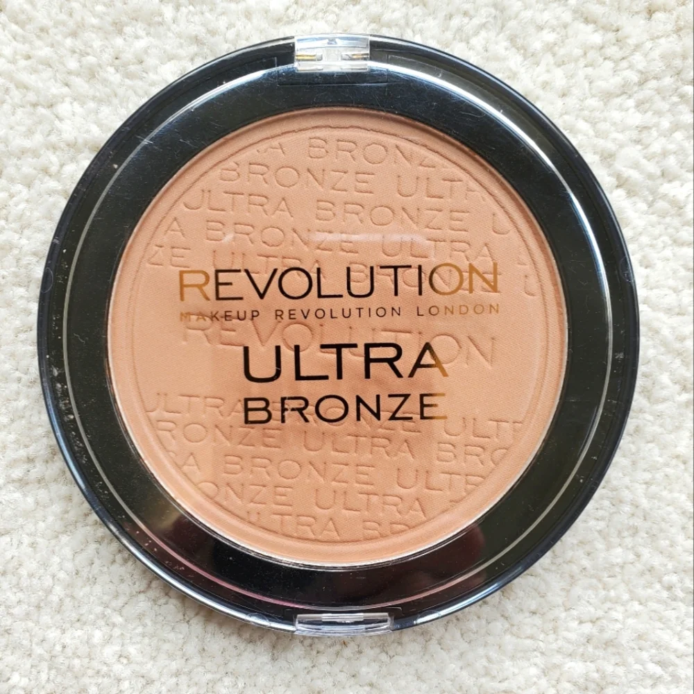 Makeup Revolution Ultra Bronze Bronzer Contour Contouring Powder Foundation NEW