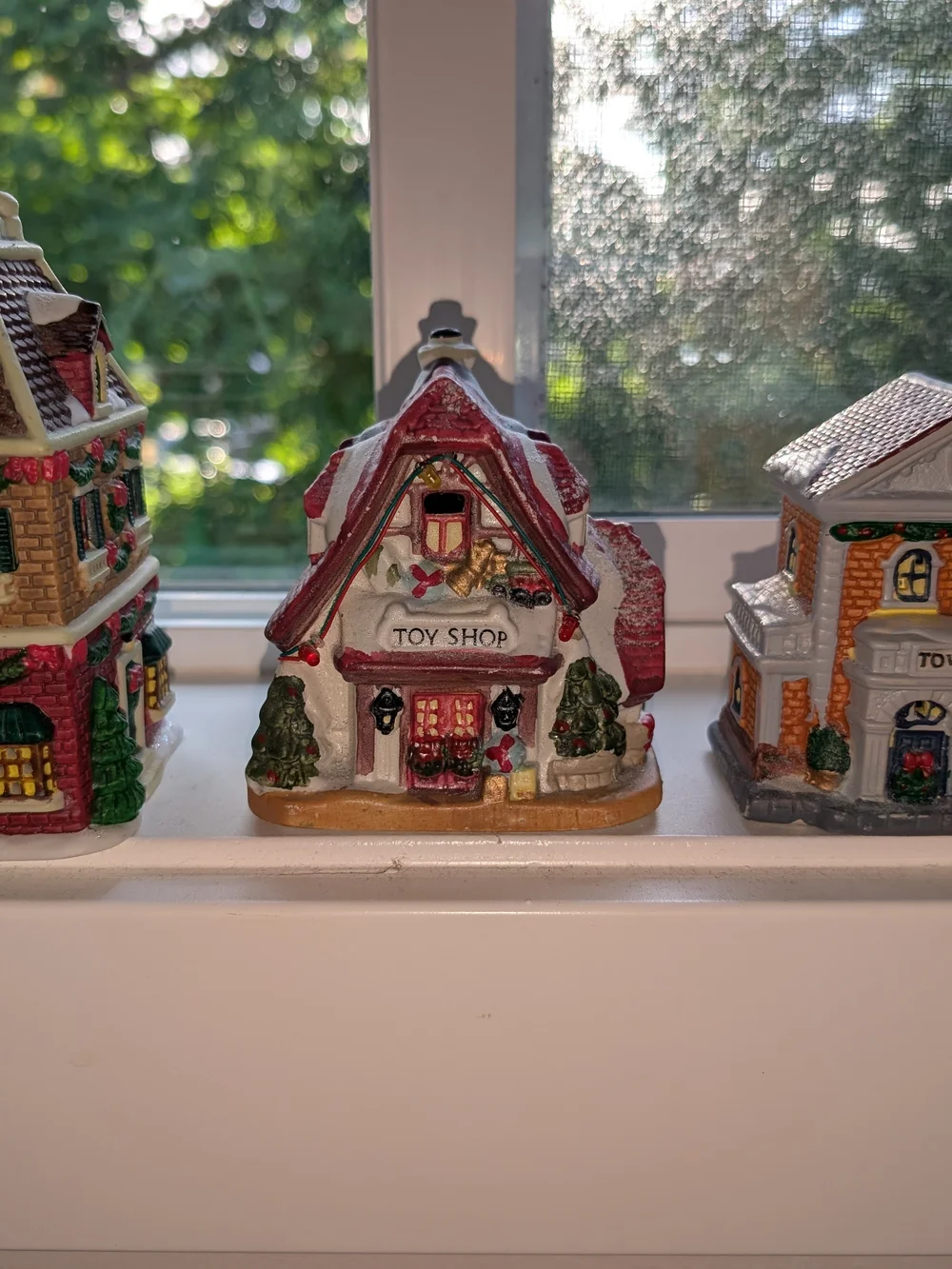 Vintage 1997 Trim A House Bayshire Village Three Piece Holiday Scene.