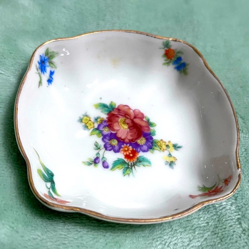 Unique Vintage this lovely