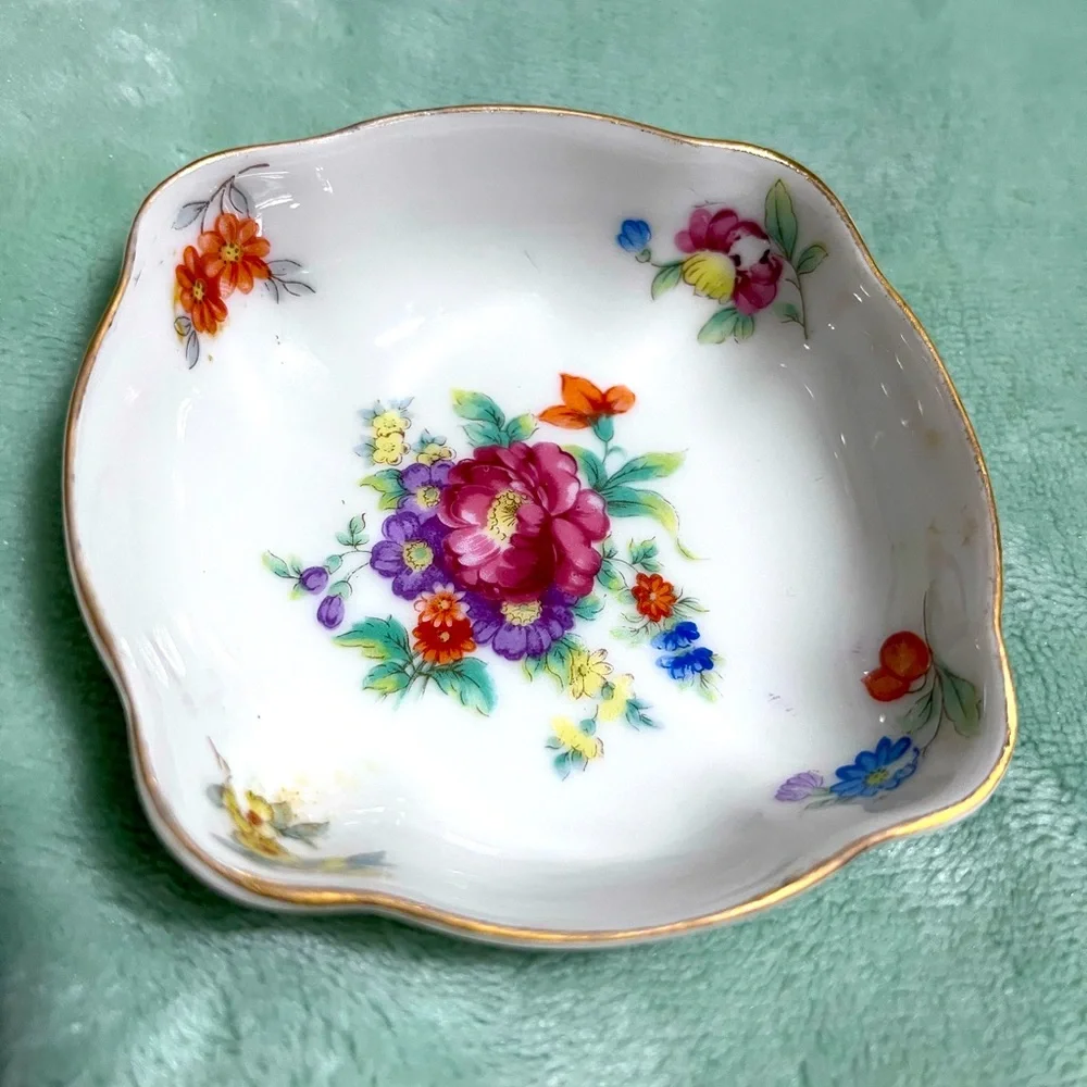 Unique Vintage this lovely