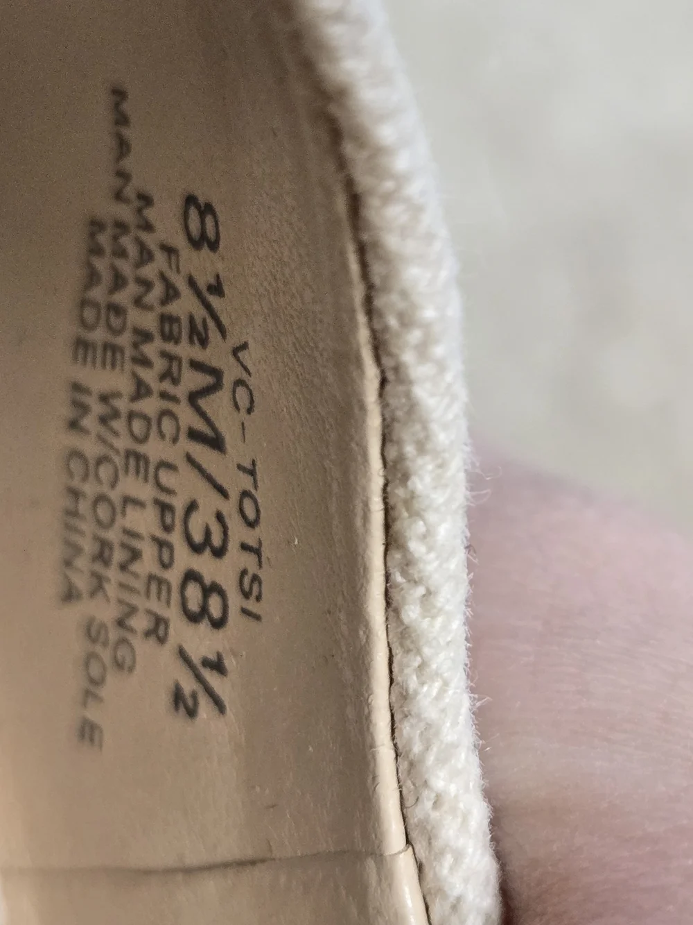 Vince Camuto shade easily
