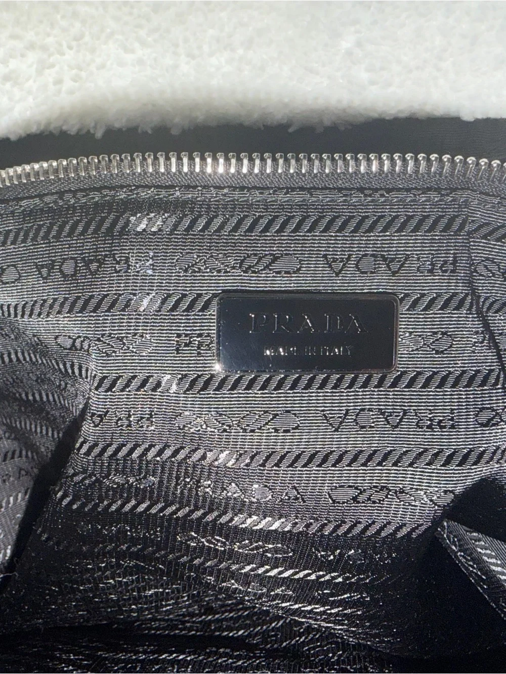 Prada carry luxe