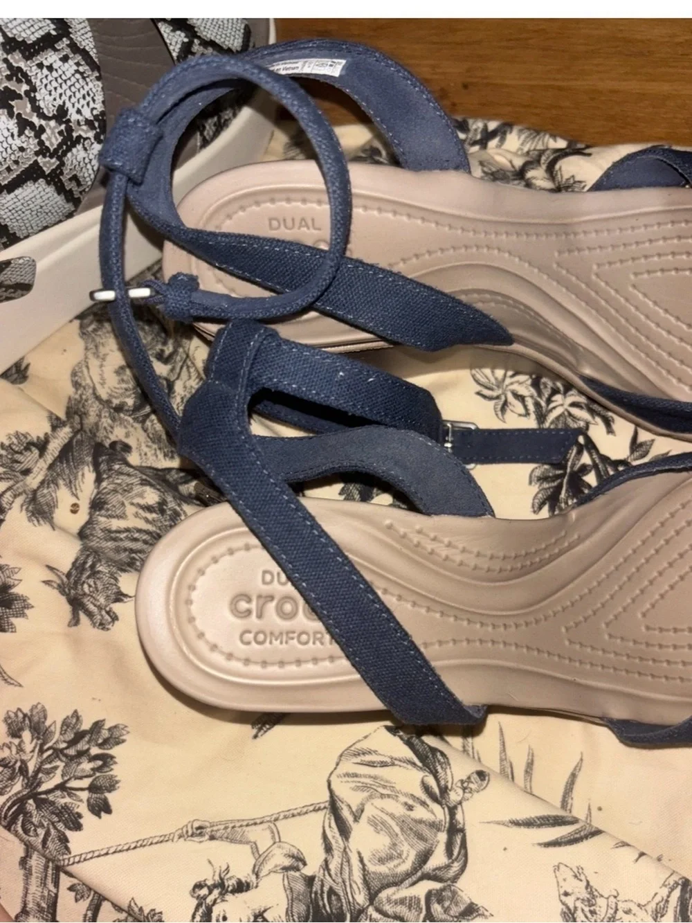 CROCS pre owned