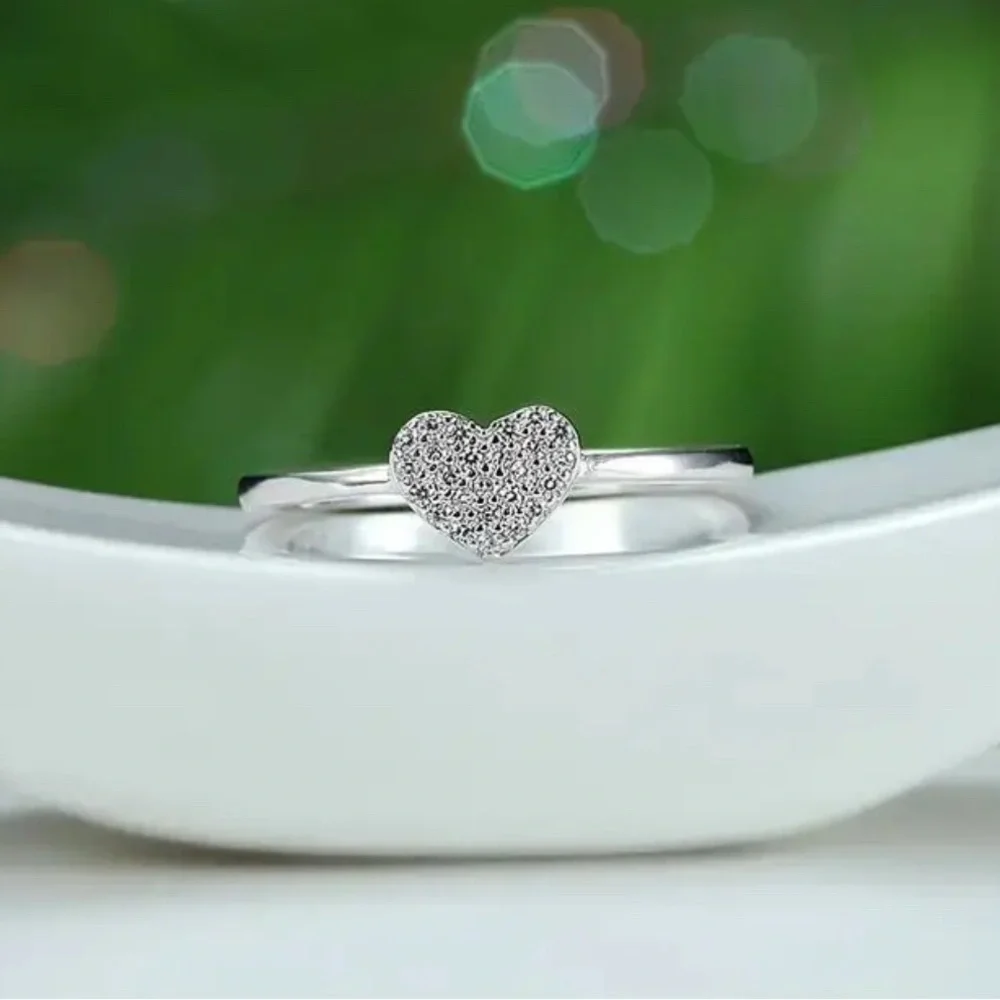 N/A showcases or pavé