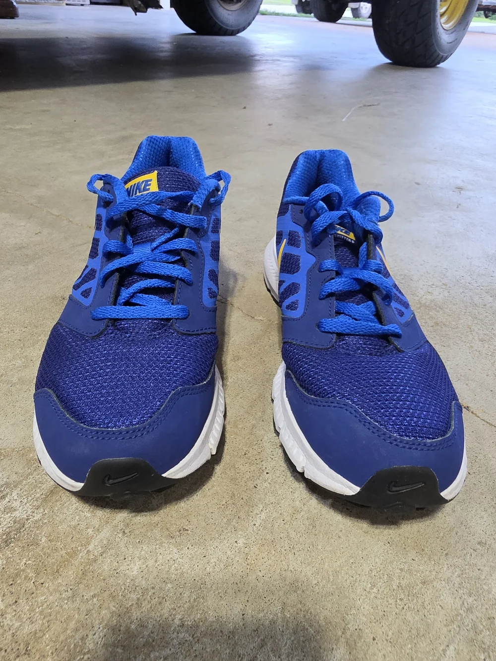 Nike lightweight trainers
