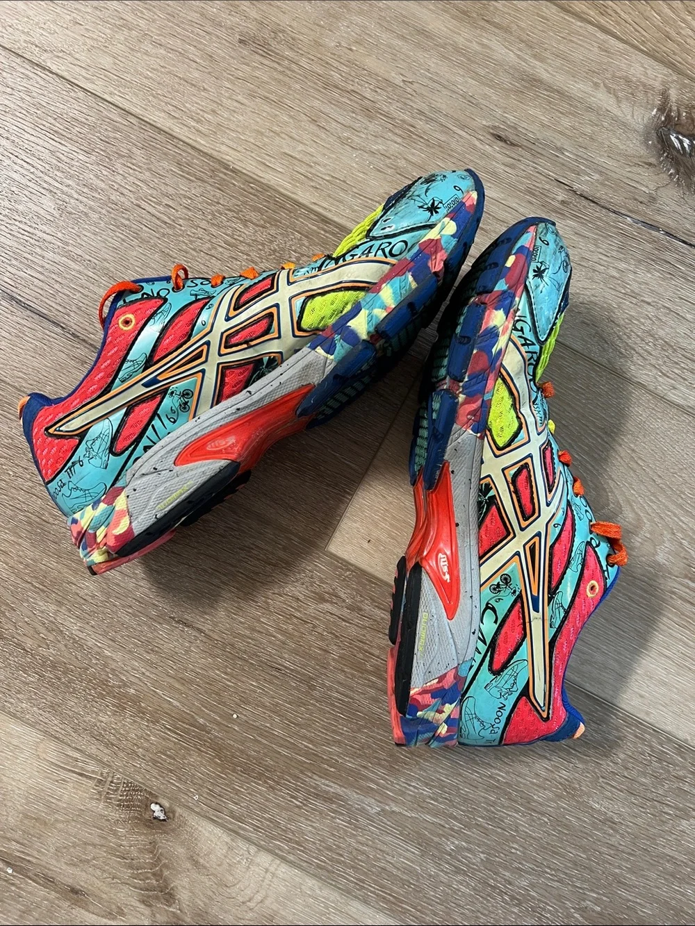 Asics bold multicolor