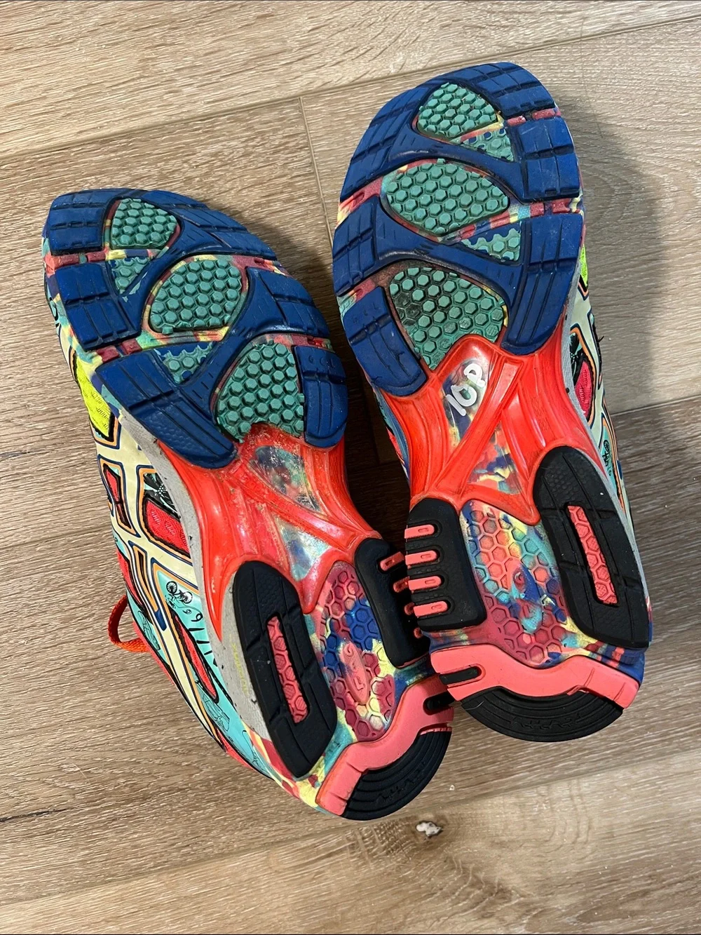 Asics bold multicolor