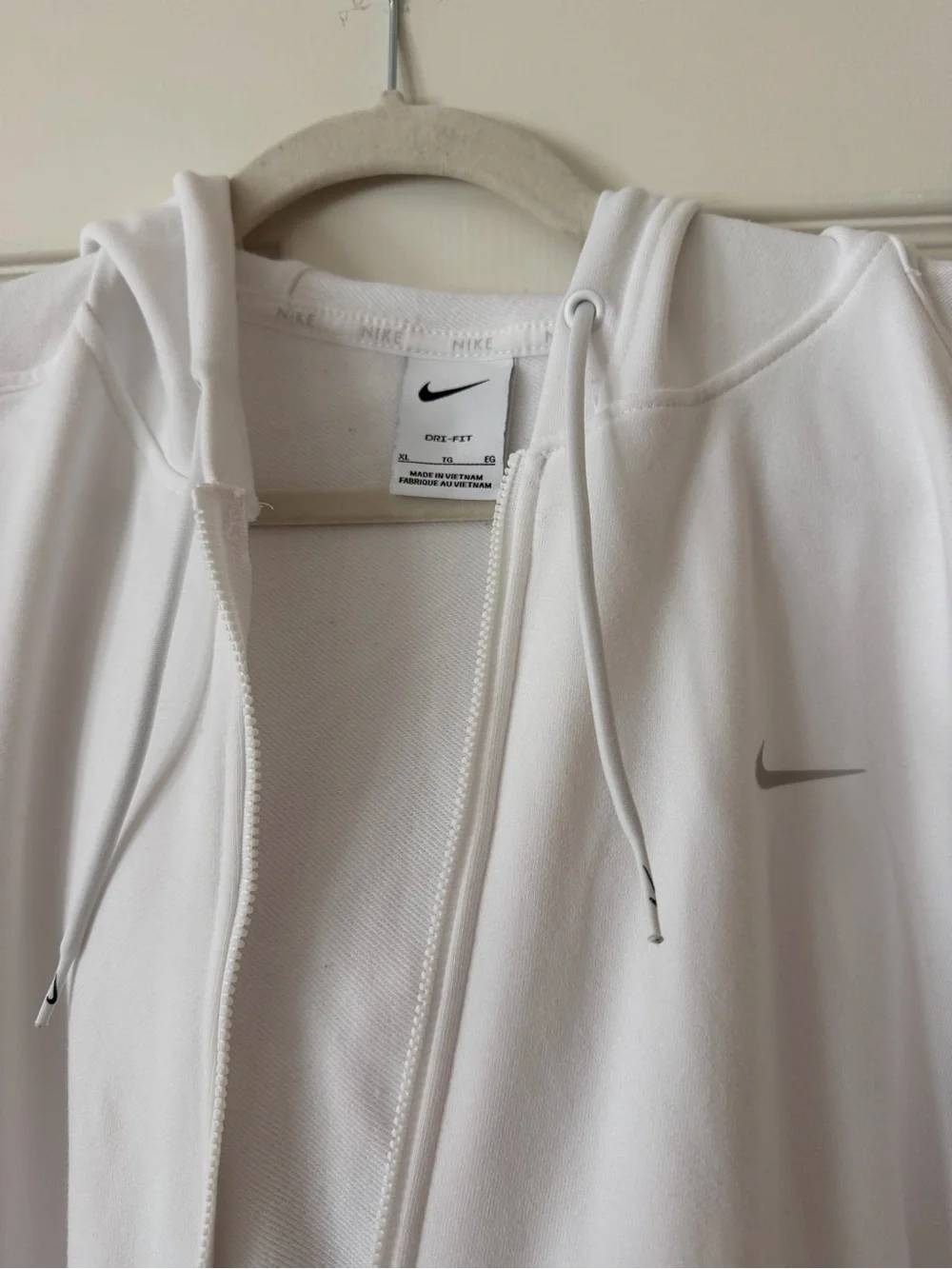 Nike lightweight white