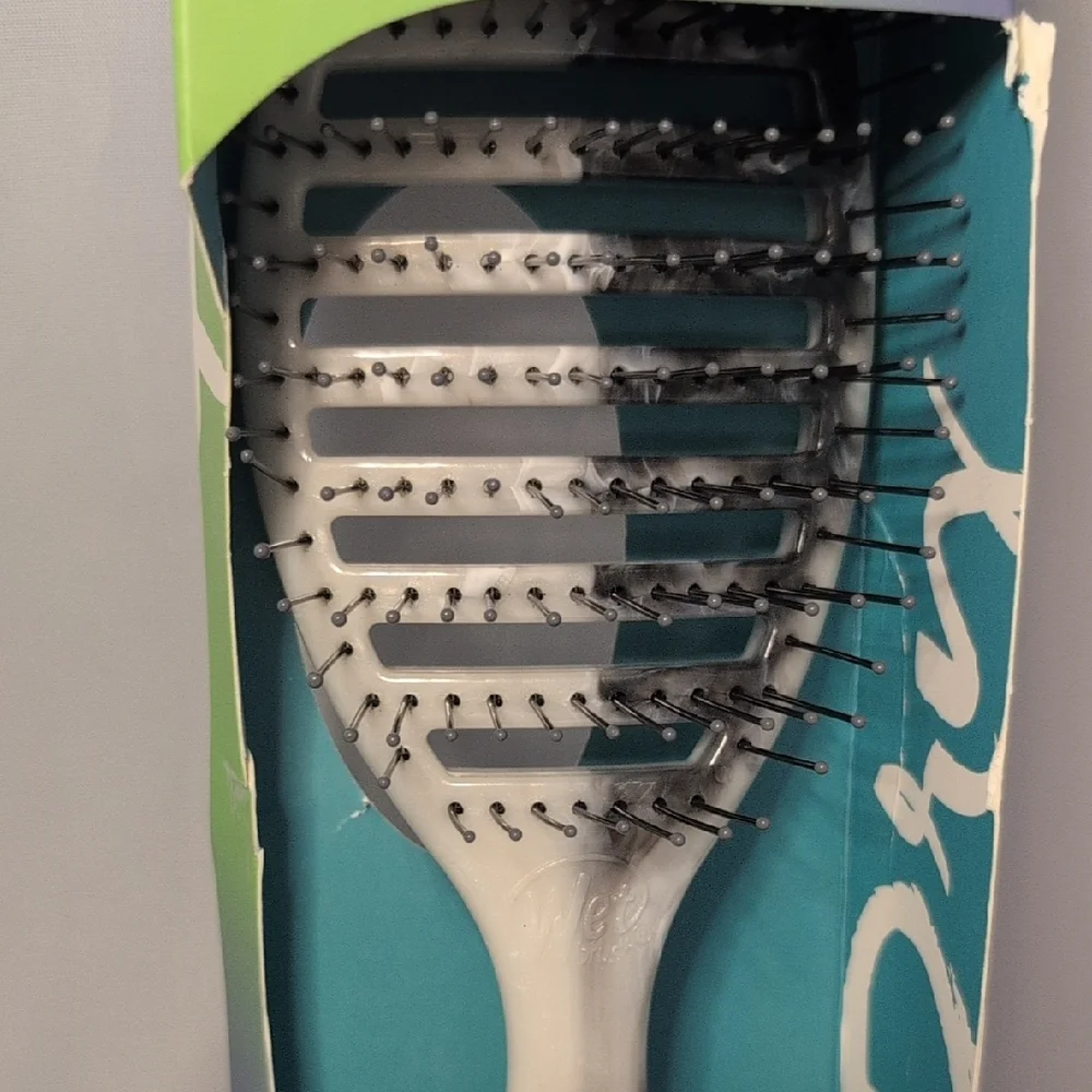 Wet Brush care white