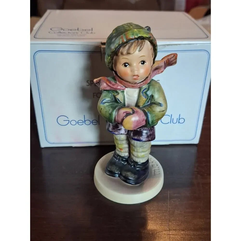 Hummel this figurine
