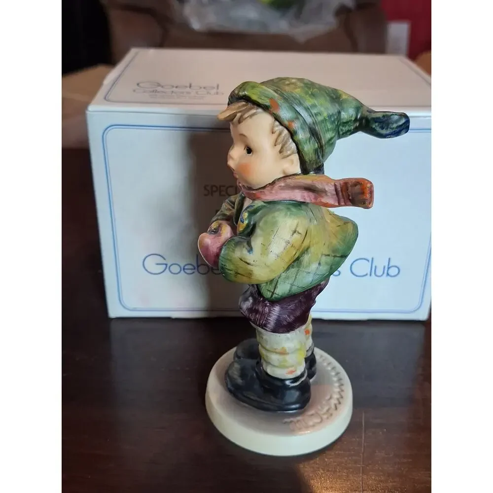 Hummel this figurine