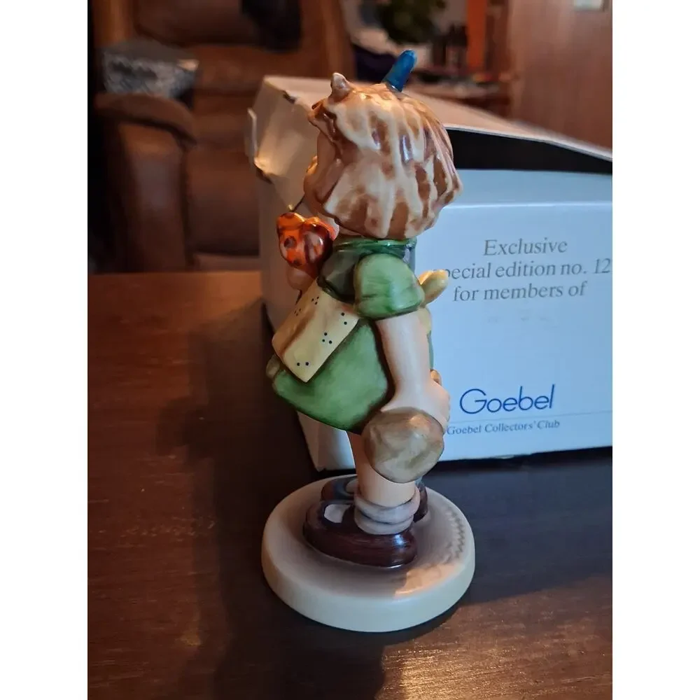 Hummel, Goebel this figurine