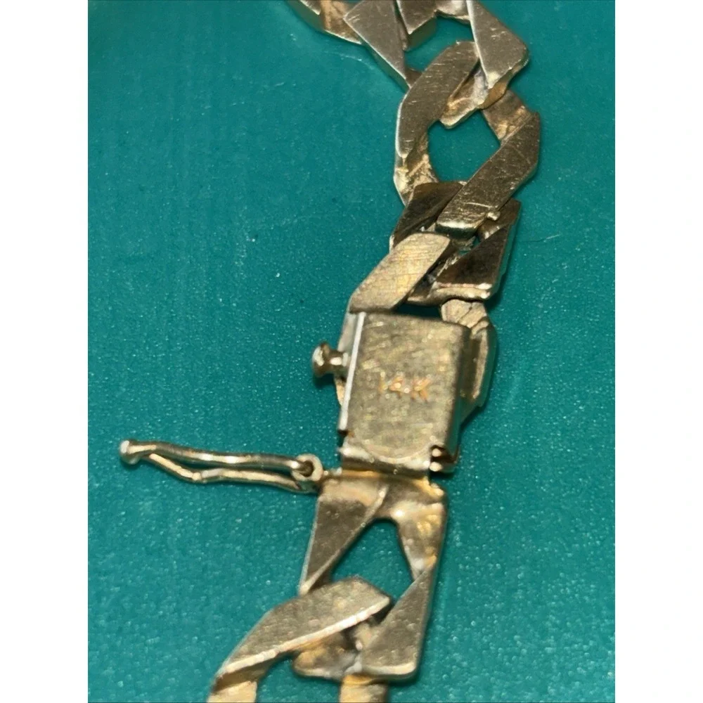 The Unbranded Brand gold 14k