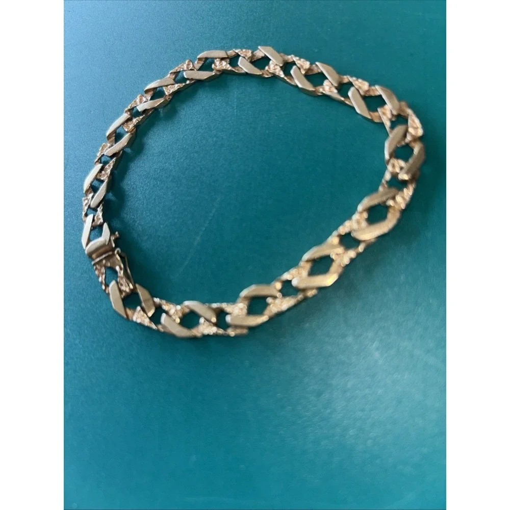 The Unbranded Brand gold 14k
