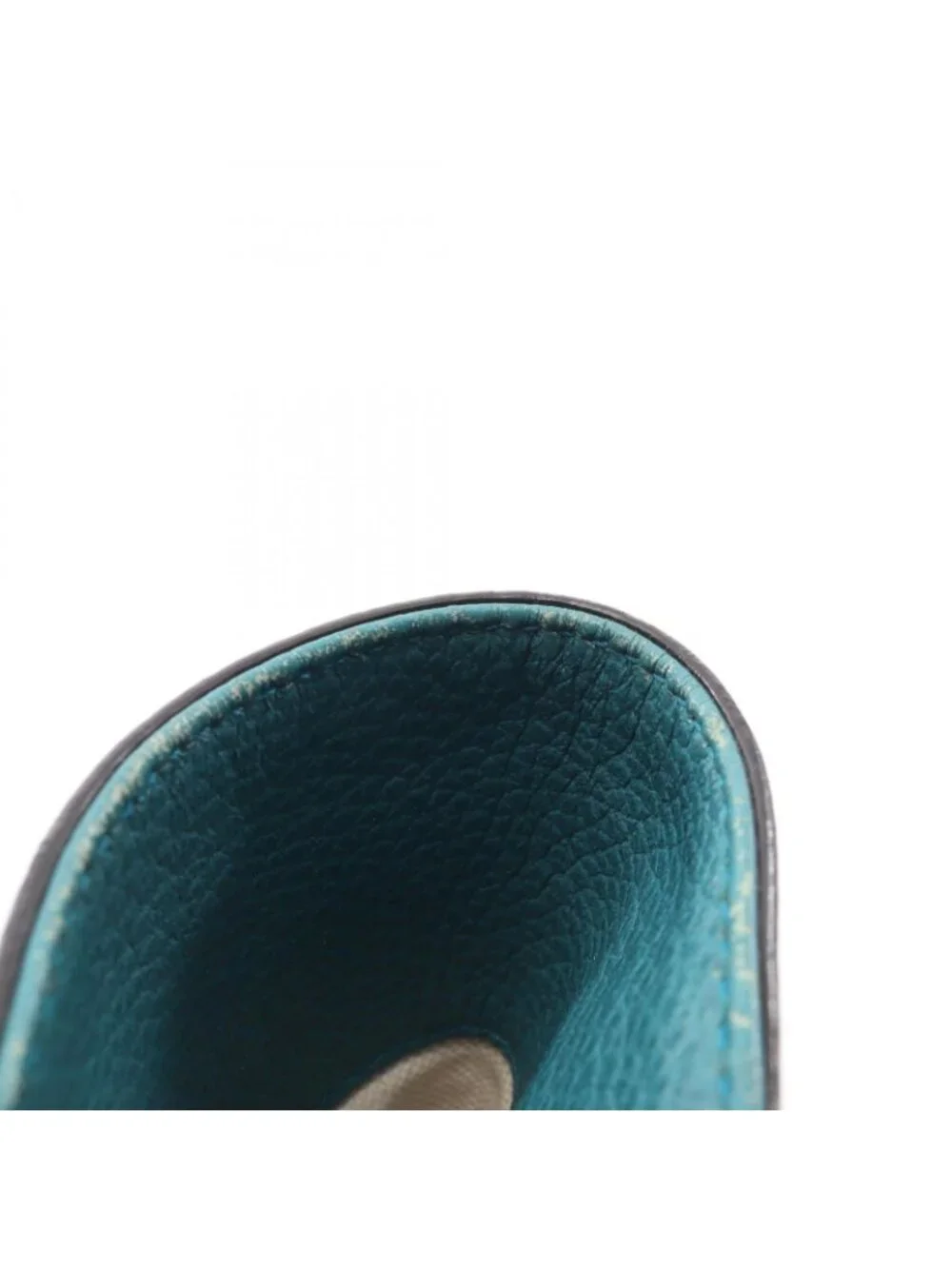 Gucci description climate silhouette
