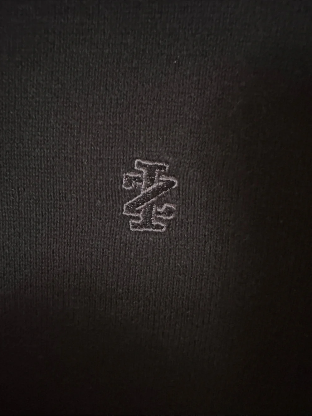 Izod Black V-Neck Men's logo Sweater size XL