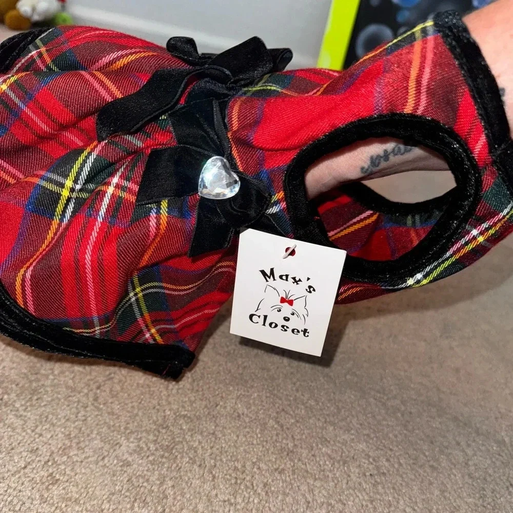 max’s closet red holiday