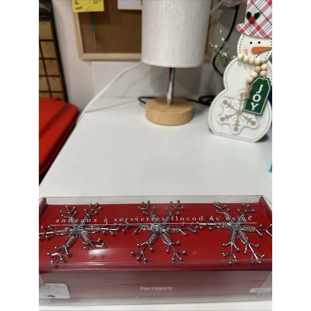 RARE! PIER ONE SET OF 6 SNOWFLAKE DESIGN SILVER TONE NAPKIN RINGS NEW‎ IN BOX