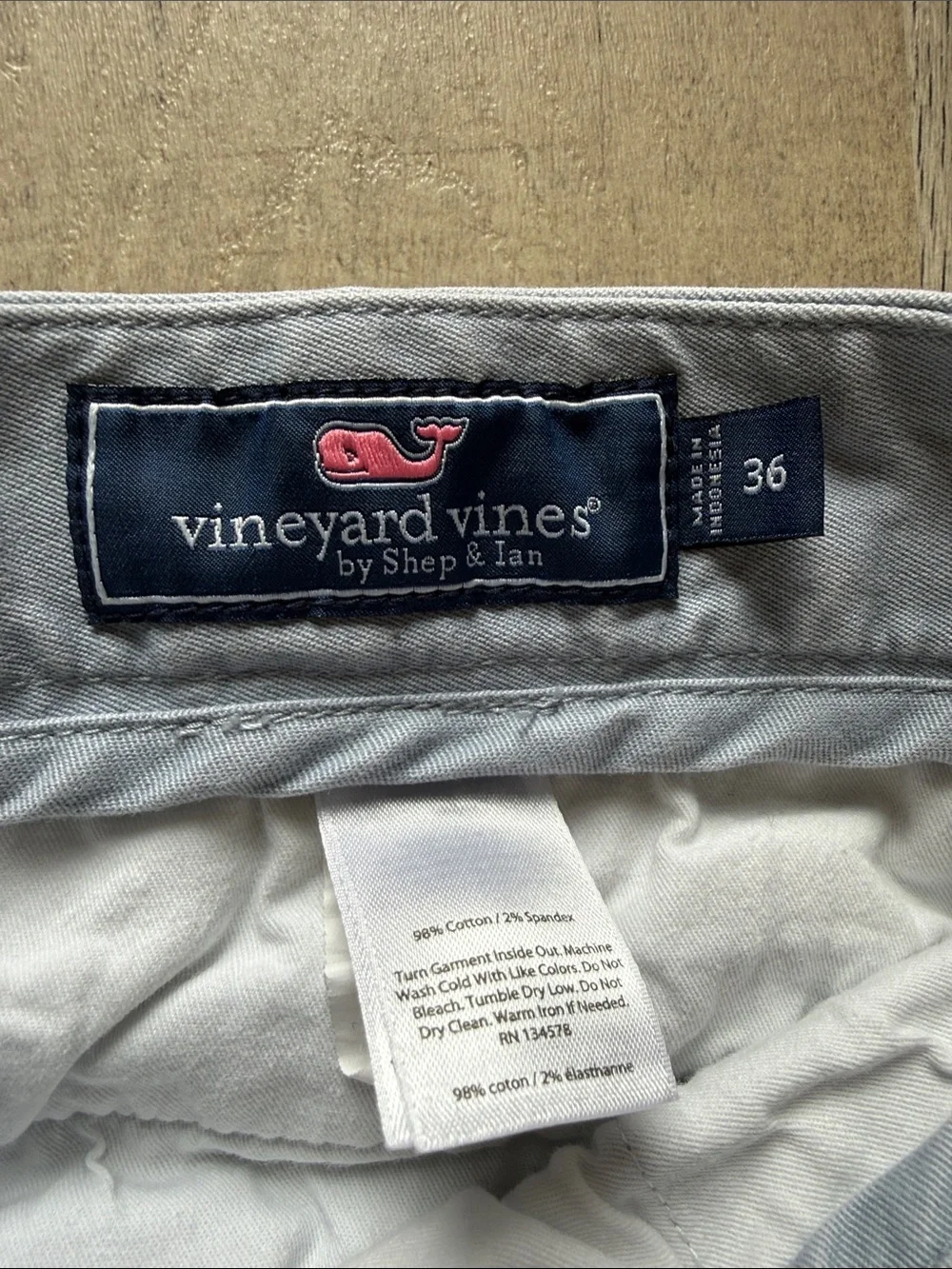 Vineyard Vines smart flat
