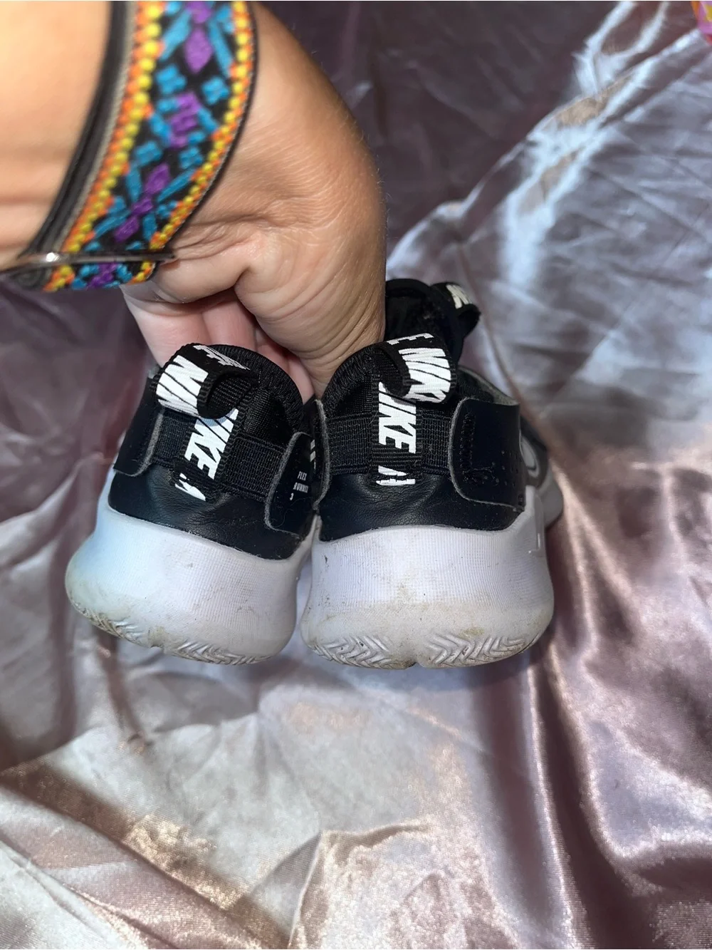 Nike easy pull