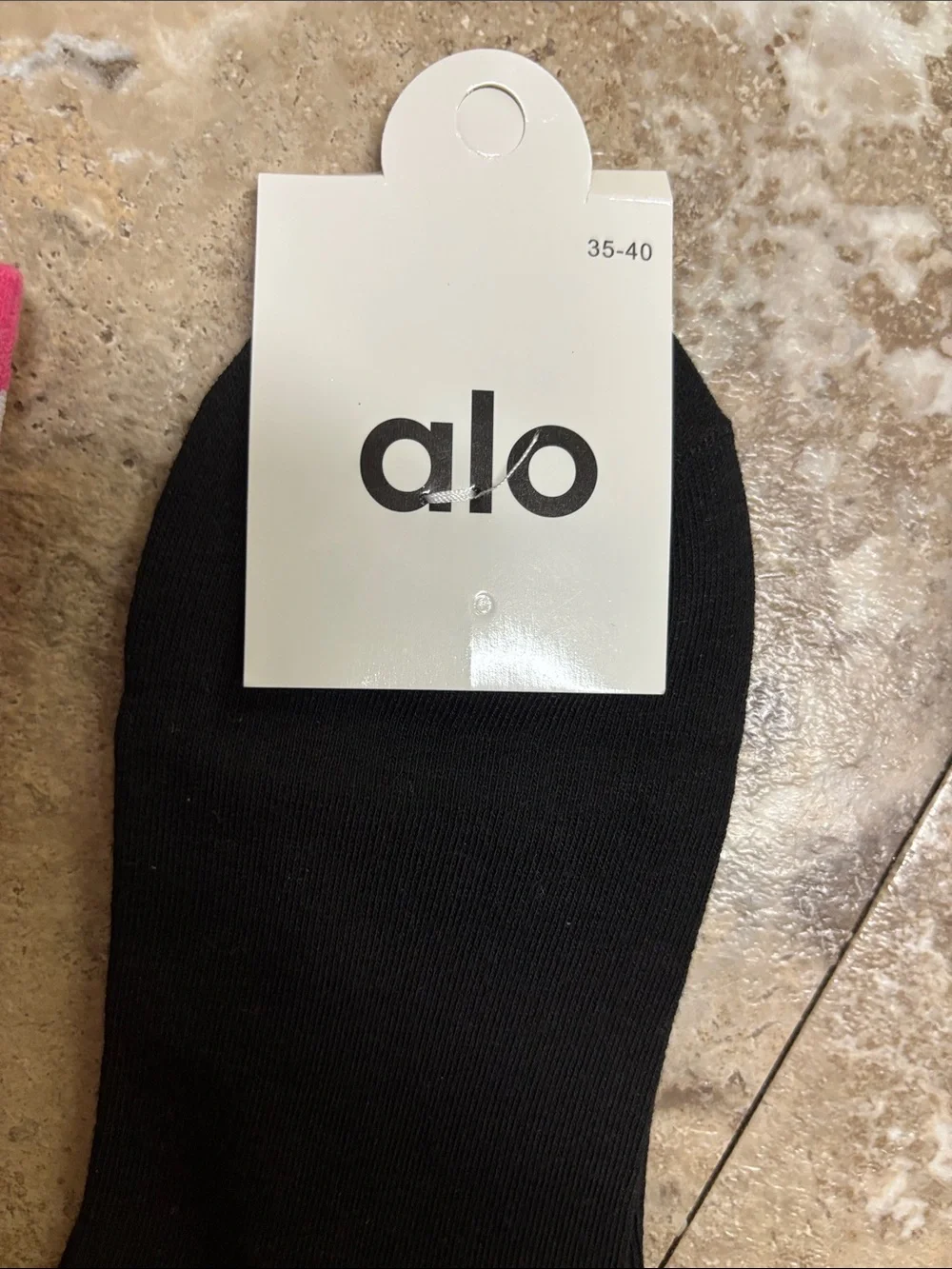 ALO Yoga pair alo