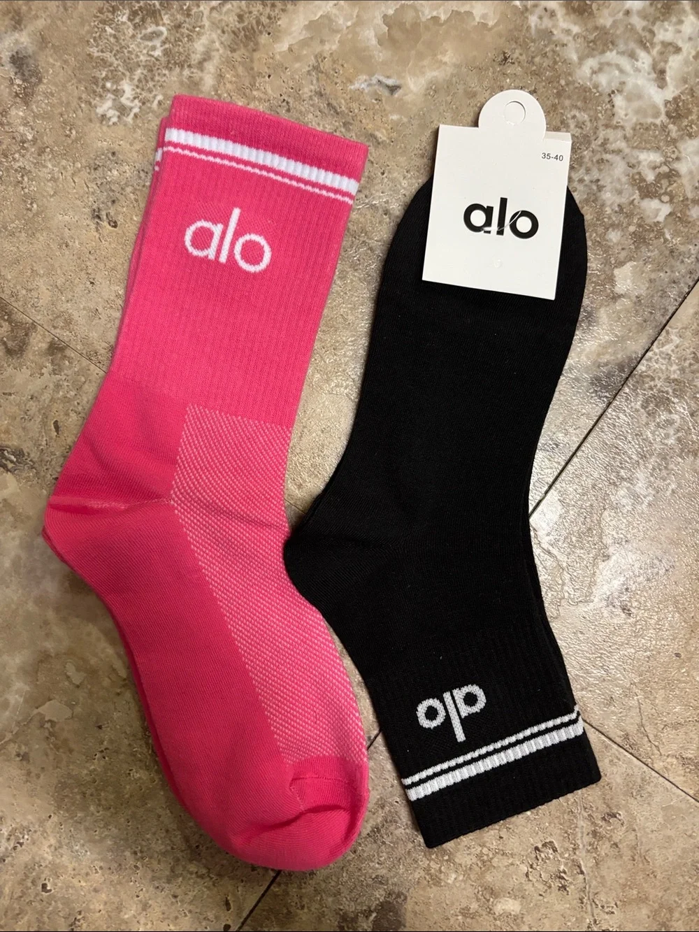 ALO Yoga pair alo