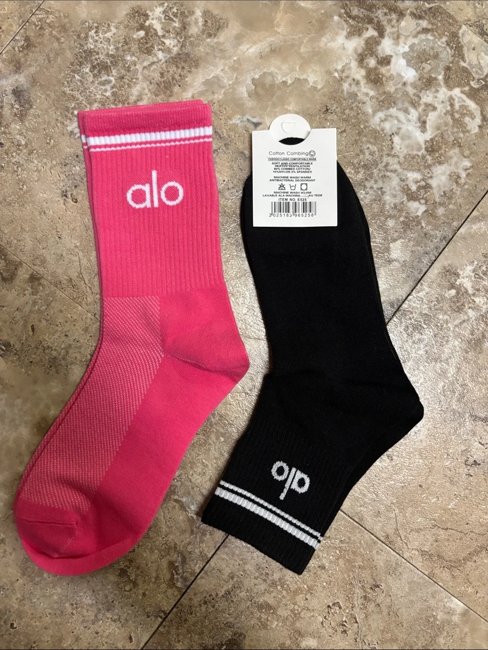 ALO Yoga pair alo