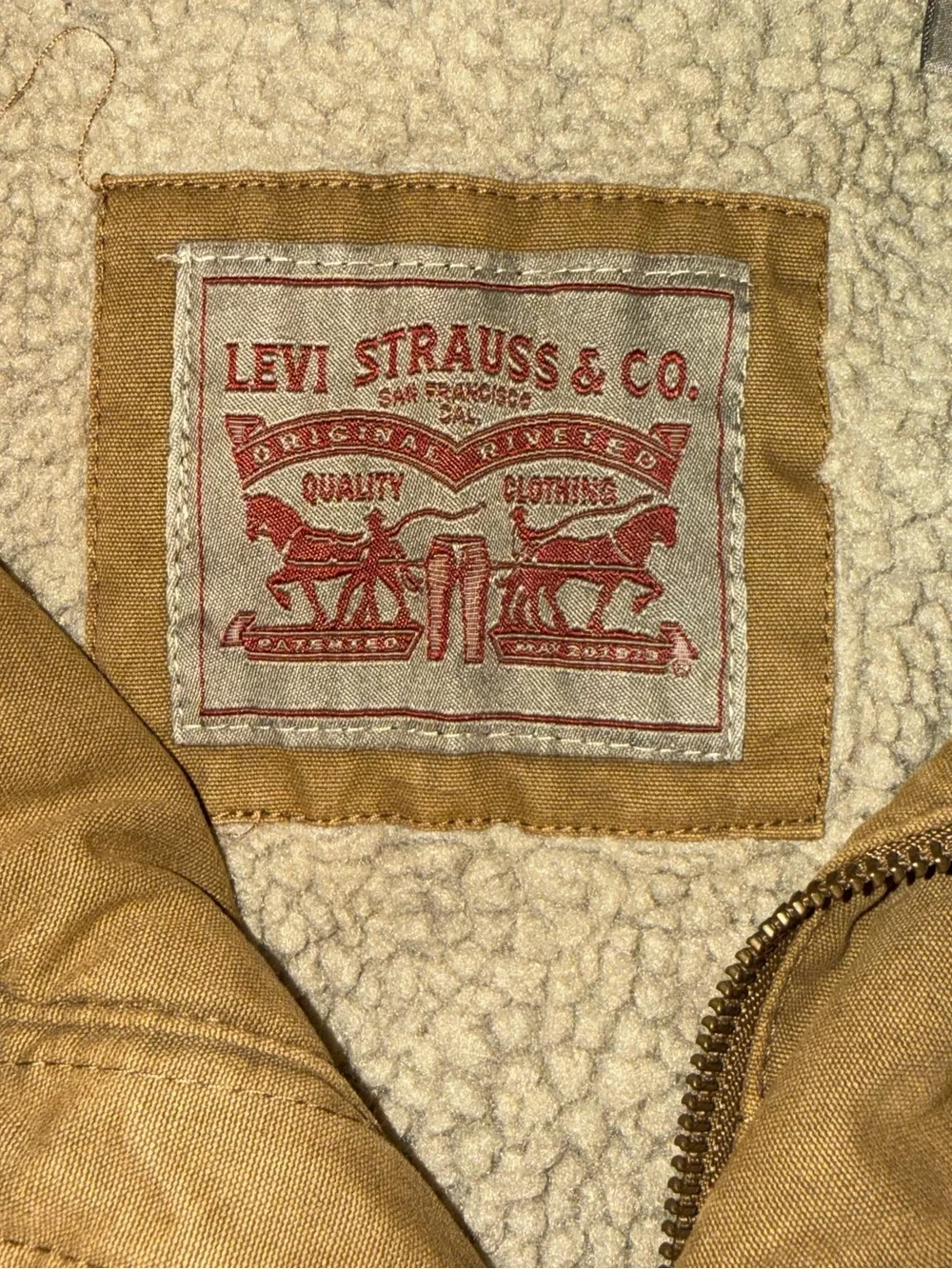 Levis levi military