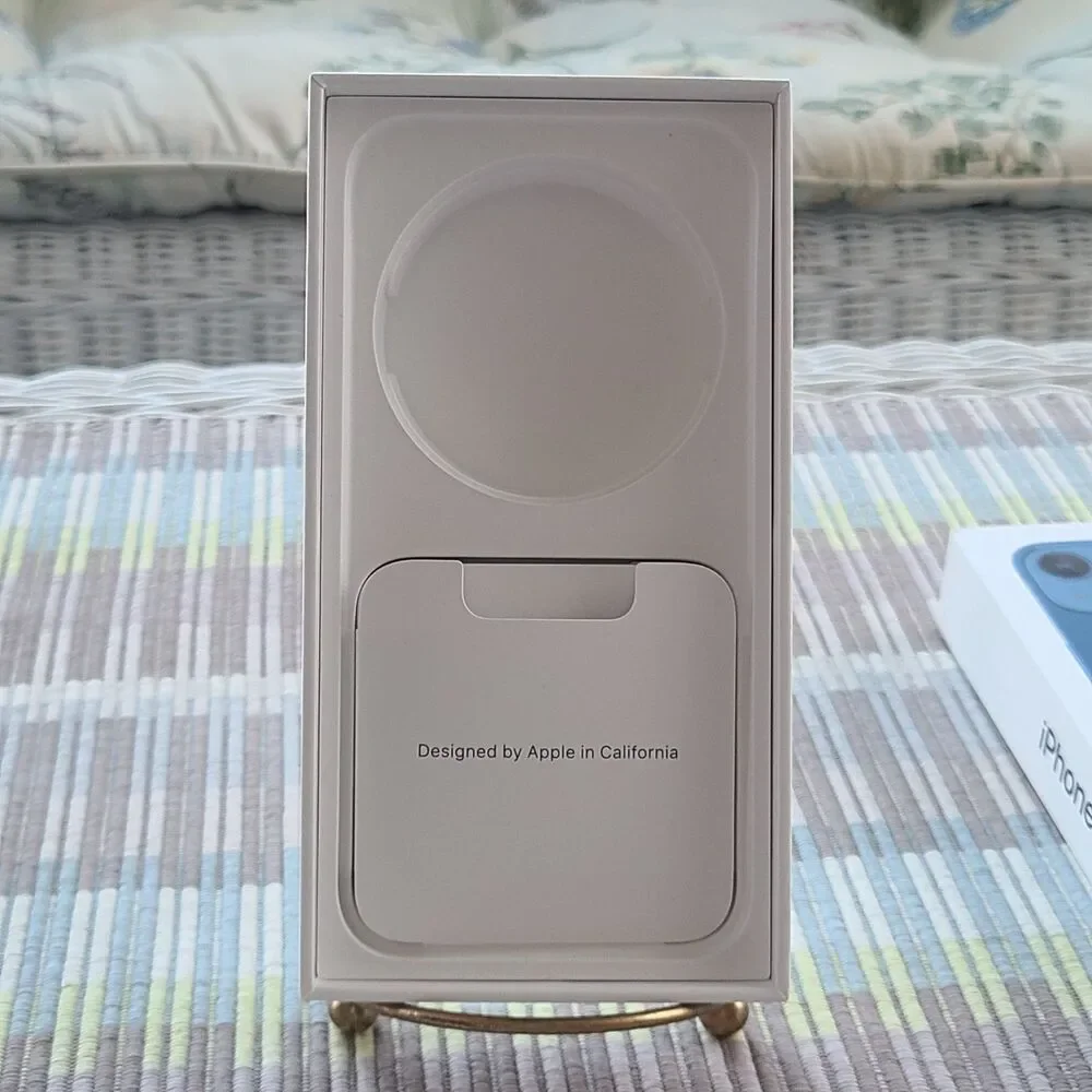 Apple empty box