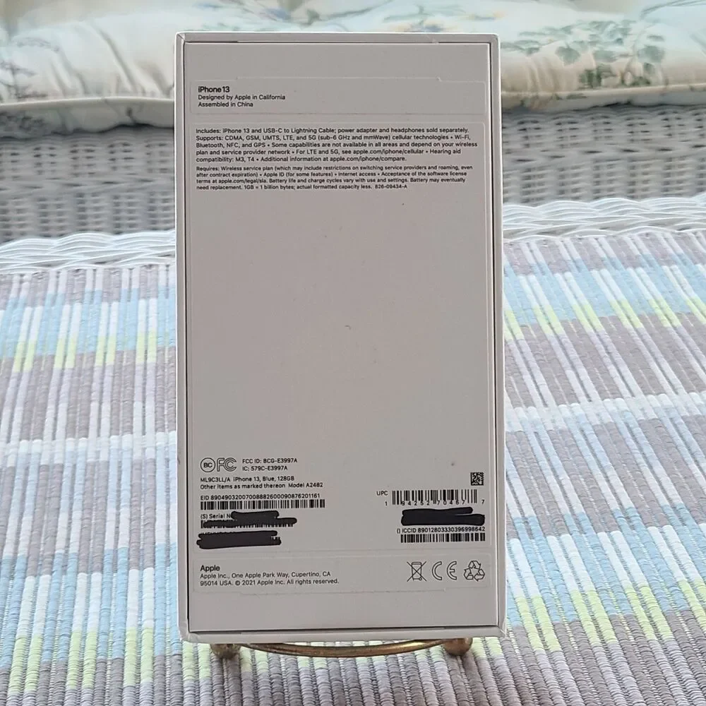 Apple empty box