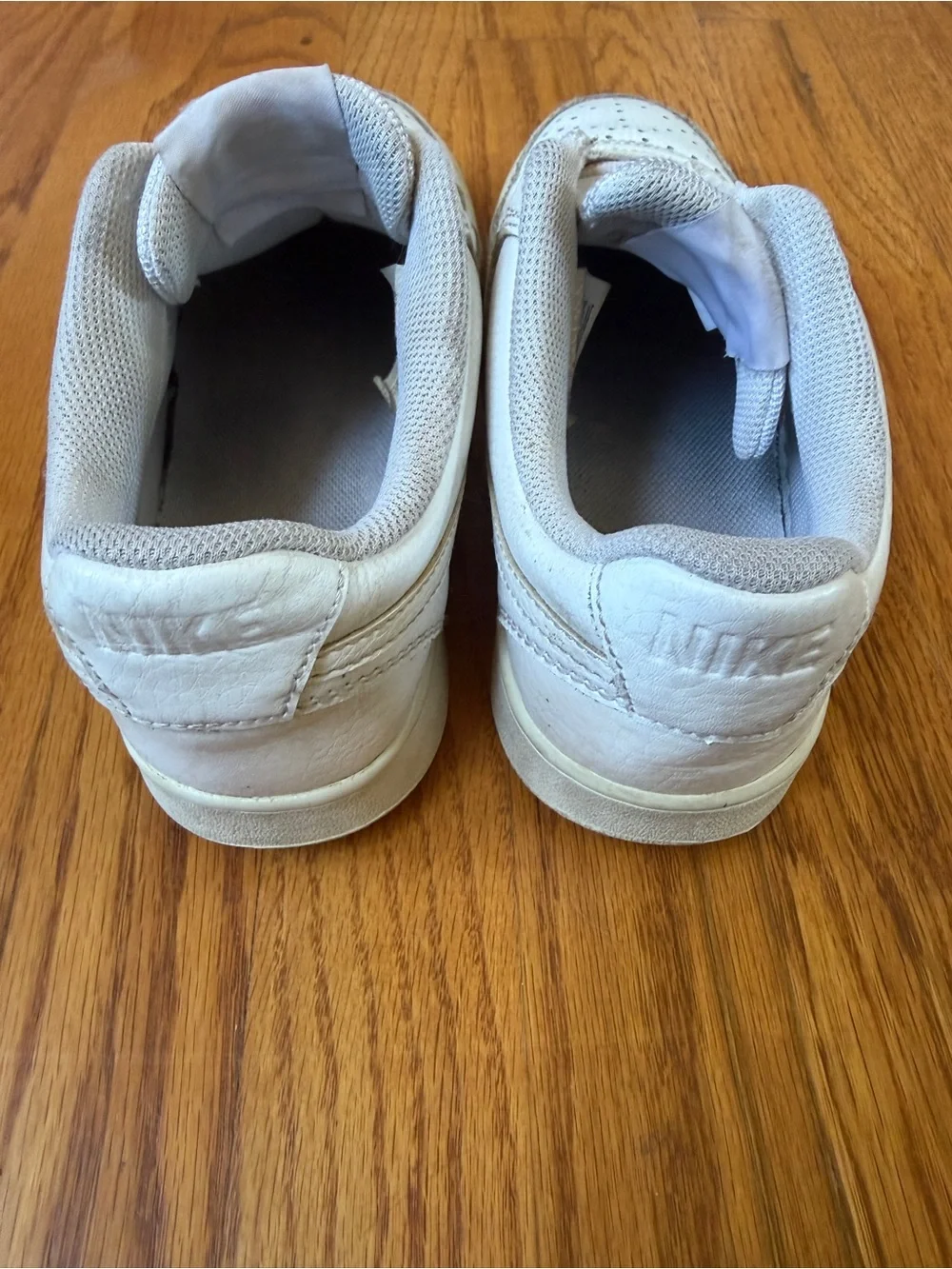 Nike left or