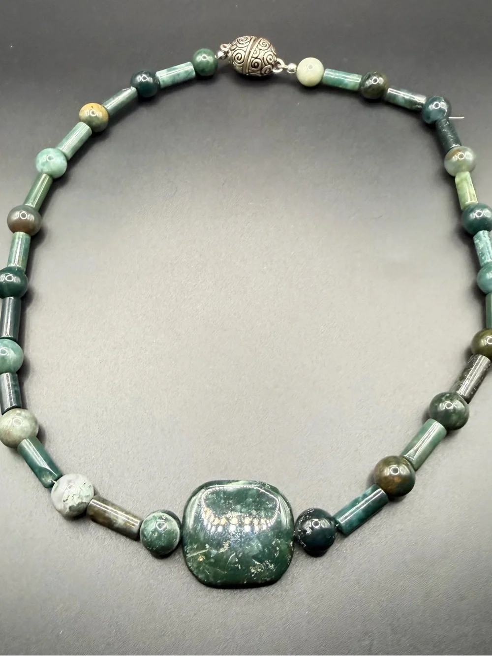 Vintage Green Gemstone Necklace Round Stones 20IN Magnetic Clasp Chain Silver