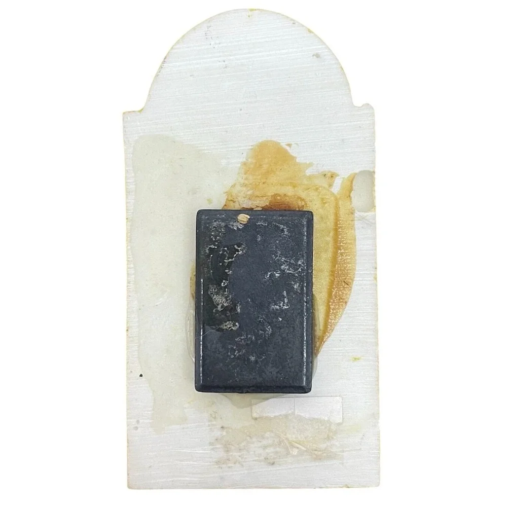 N/A vintage resin