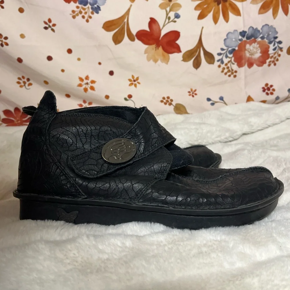 Alegria EU 41/ US 10.5 Caiti 586 Leaf Print Hook Loop Closure Ankle Goth Booties