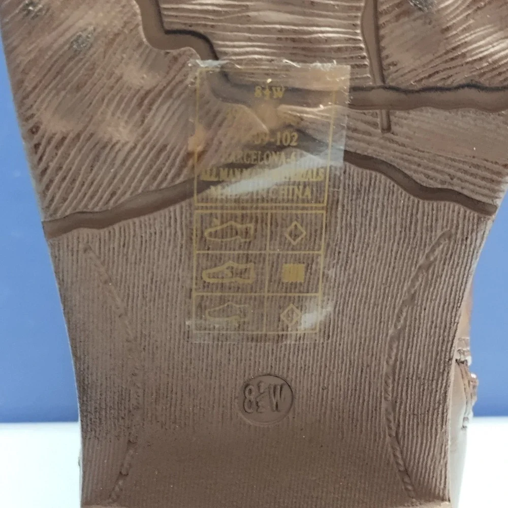 The Unbranded Brand sku brown