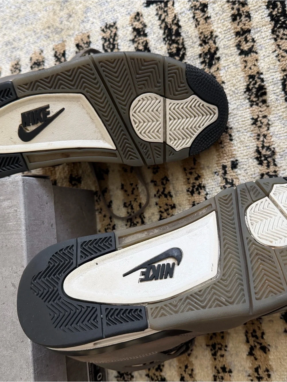 Aire Jordan 4 Retro cave stone/ Black-Fantom