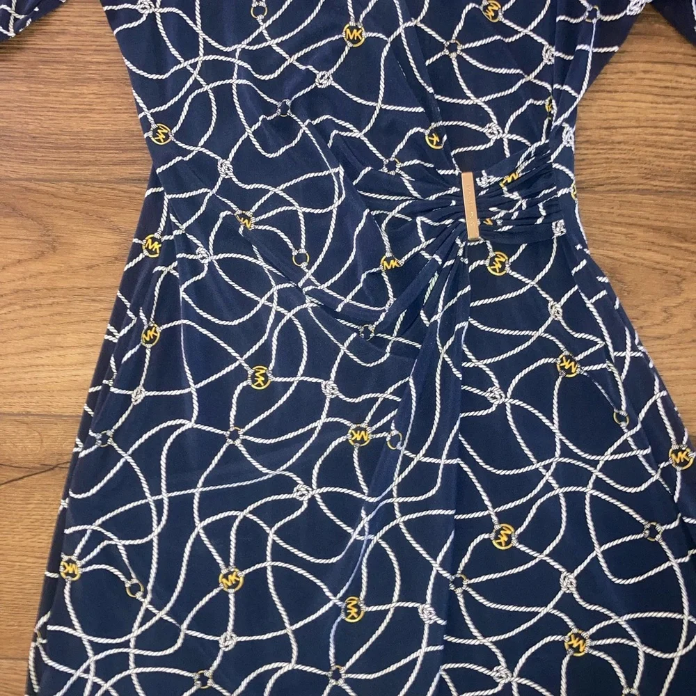 Michael Kors blue short sleeve with gold chain pattern dress size m