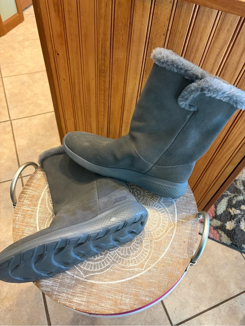 Skechers suede upper
