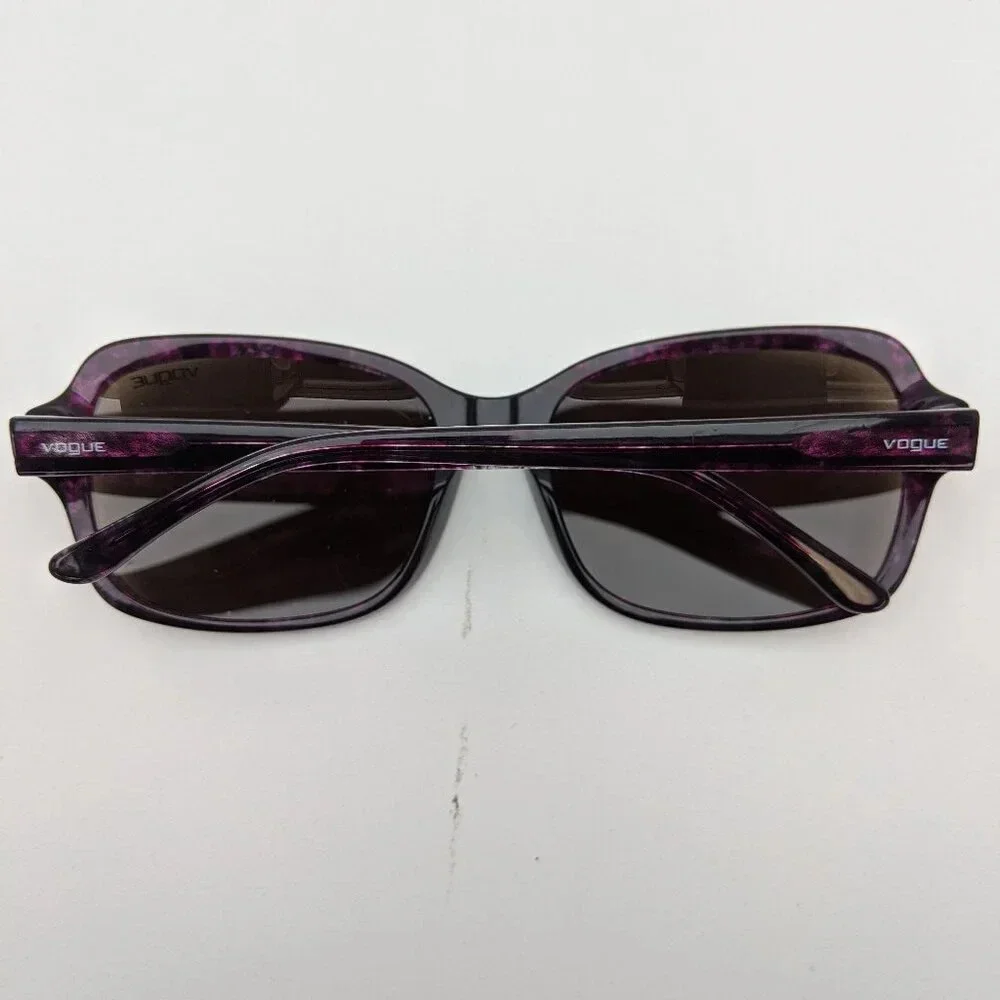 Vogue frame 10