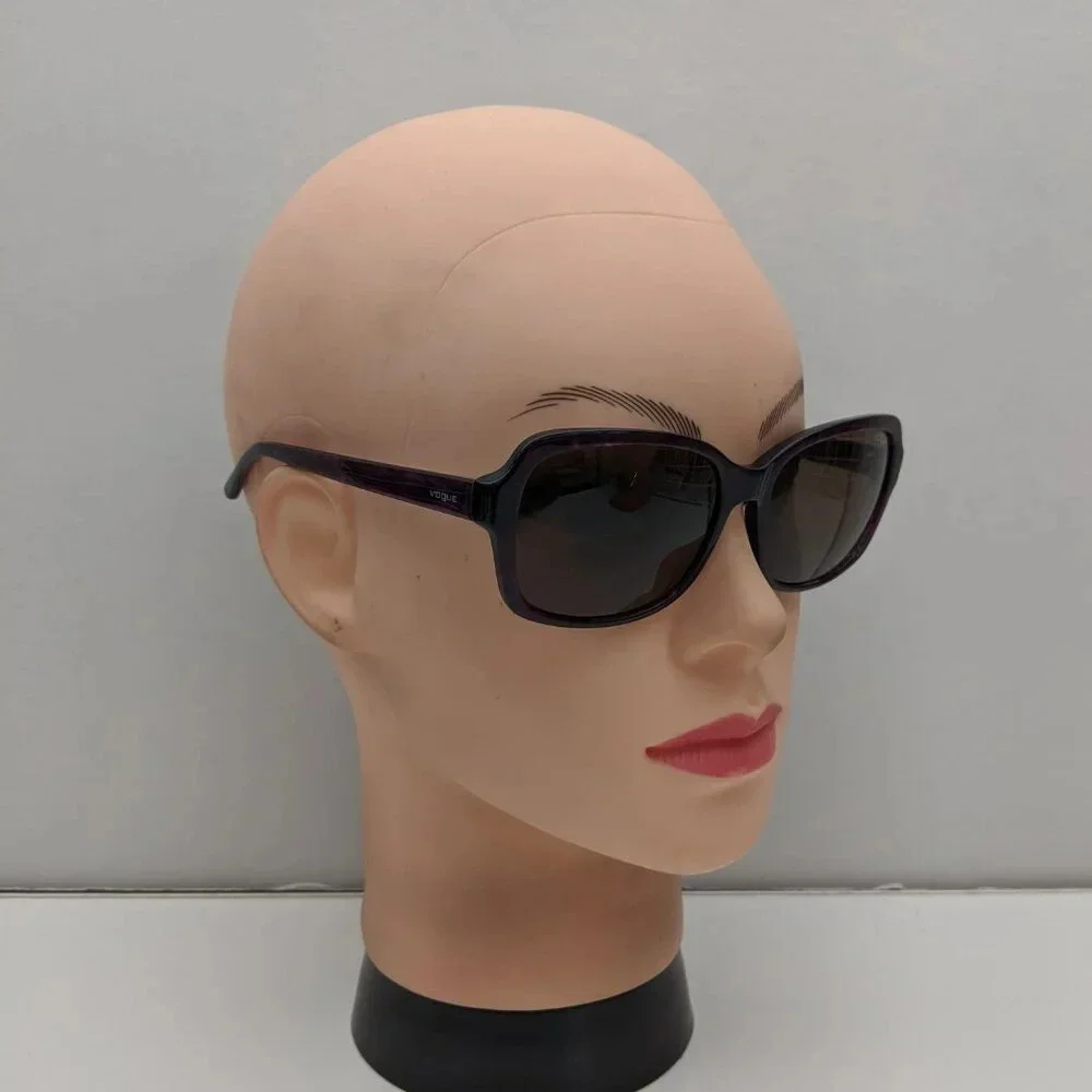 Vogue frame 10