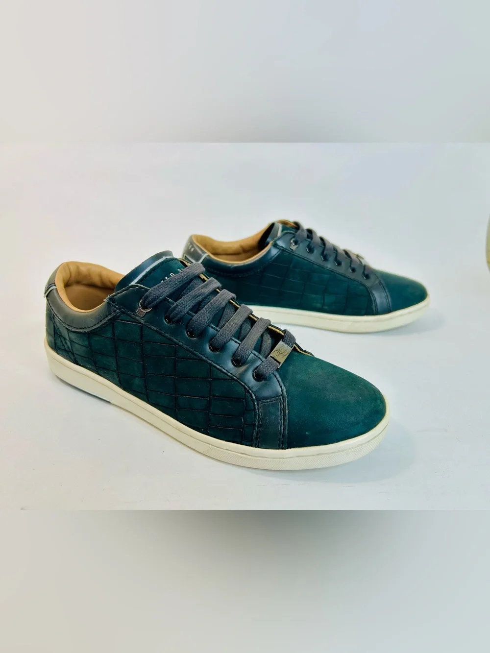 Ted Baker Borgeo Sneakers Black Nubuck Low Top Lace Up Trainer size 7 / 40