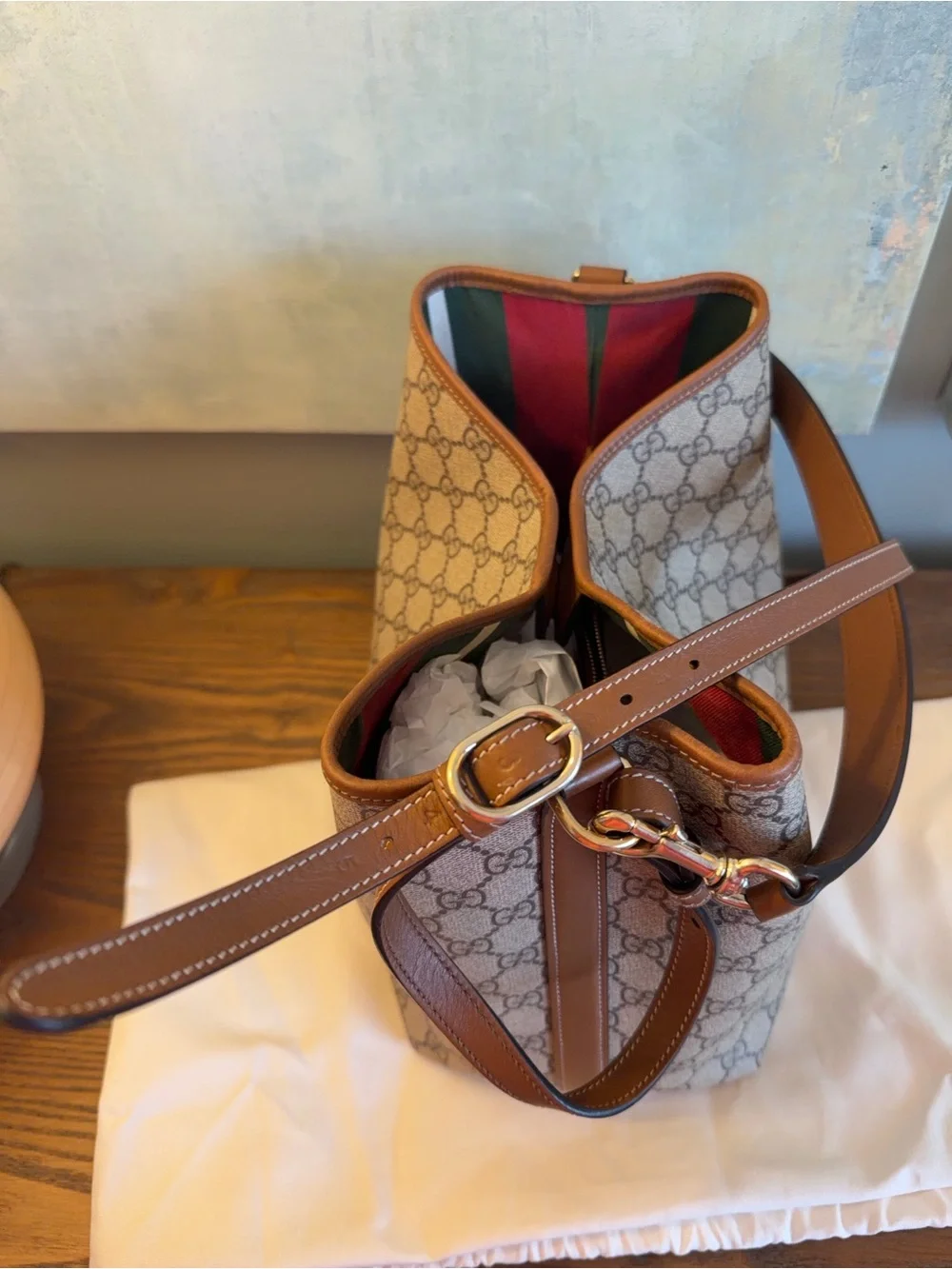 Gucci trim gold