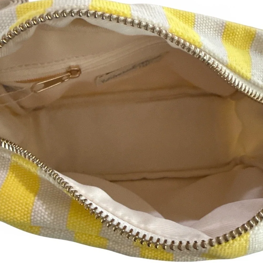 Universal Thread Camera Crossbody Bag NWOT