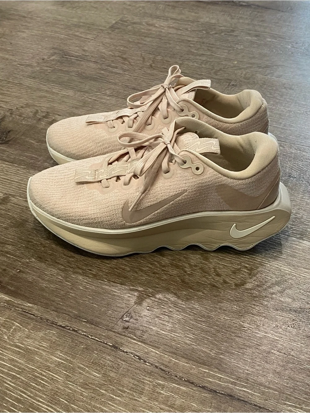 Nike Motiva Women’s Size 7.5 Walking Shoes Pink Cream Sneakers DV1238-110