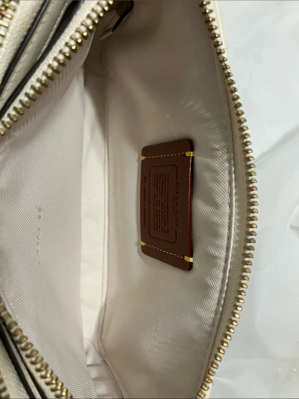 Coach crossbody 0h four
