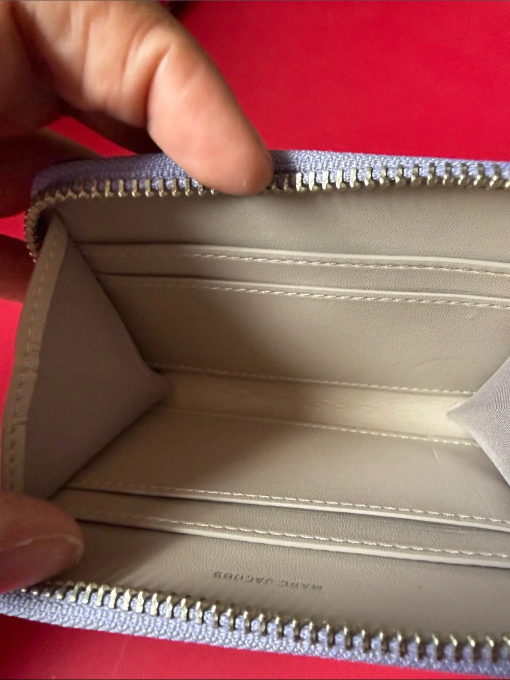 Marc Jacobs compact zip