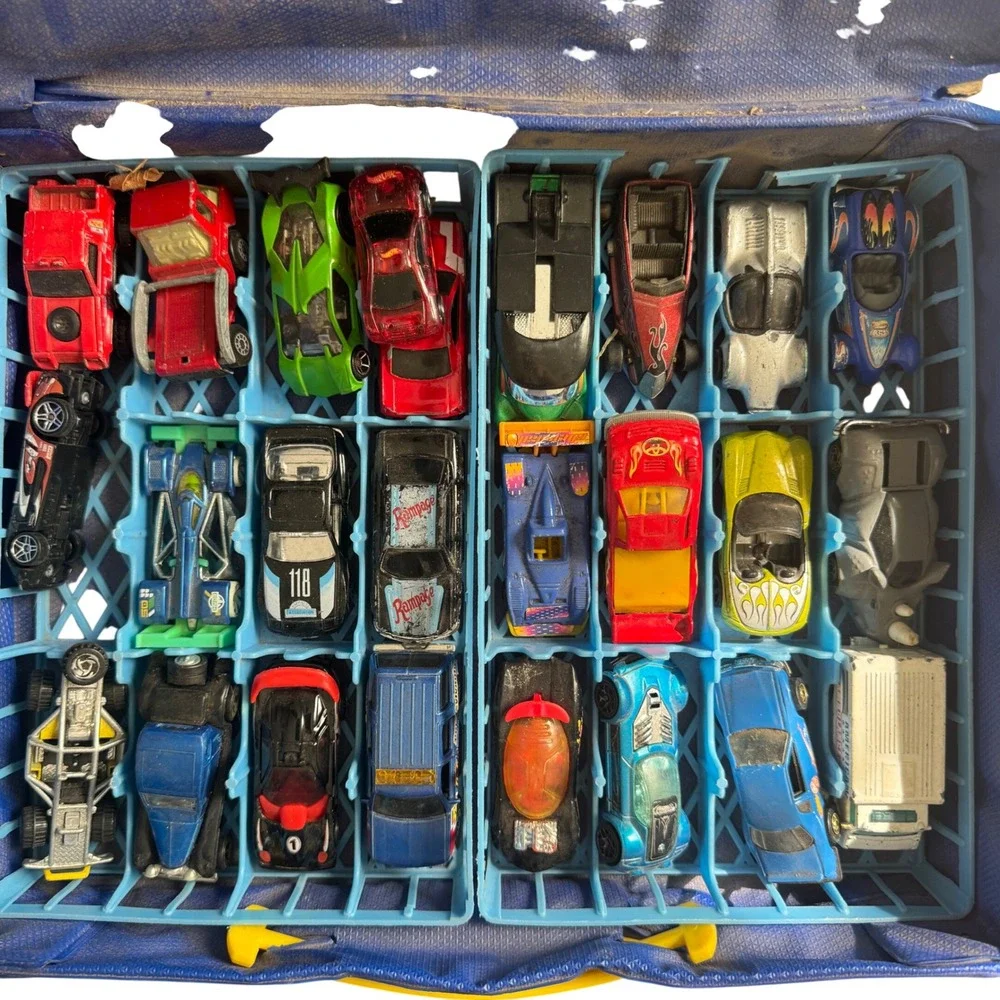 Vintage 1997 Hot Wheels Racing 48 Car Carry Case Tara Toy Blue with 24 Cars